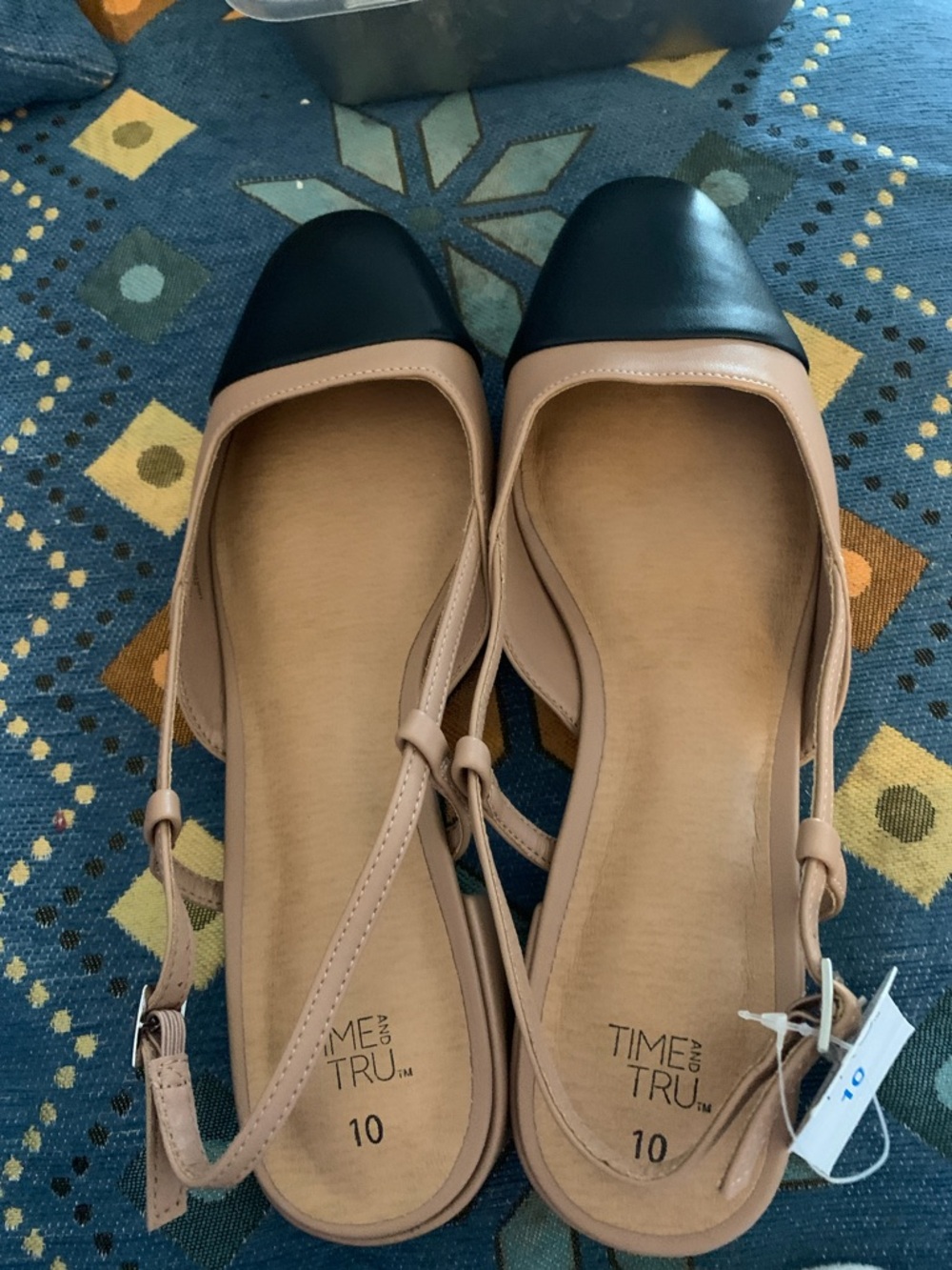 NWT Two-Tone Slingback Flats in Black and Nude extremely fashionable